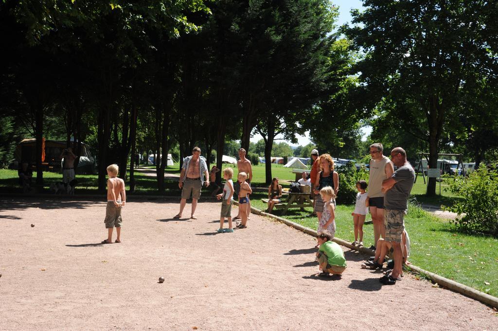Camping Des 2 Rives- Mobilhomes Etang-sur-Arroux Kültér fotó