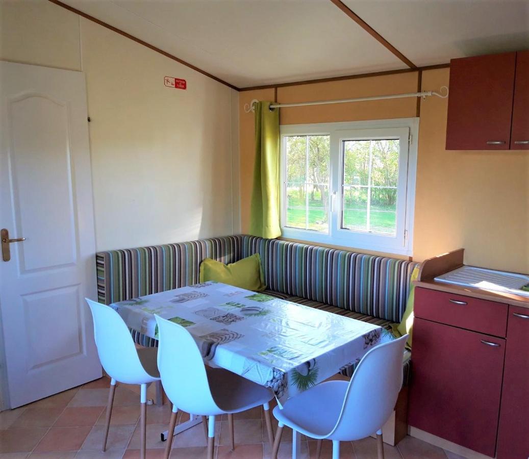 Camping Des 2 Rives- Mobilhomes Etang-sur-Arroux Kültér fotó